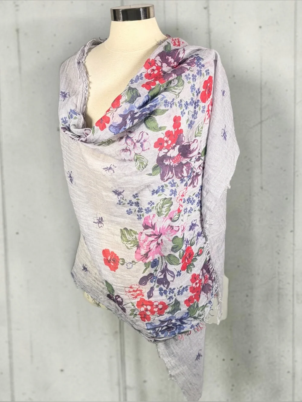 LANCIONI Gray Floral Lightweight Scarf Wrap Made in Italy Cottagecore